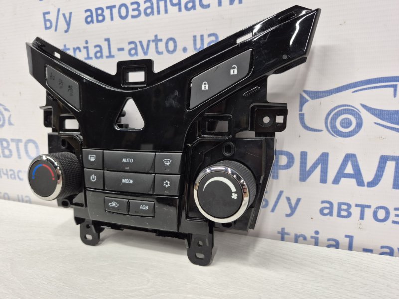 Блок управления климат-контролем Chevrolet Cruze J300 1.8 F18D4
