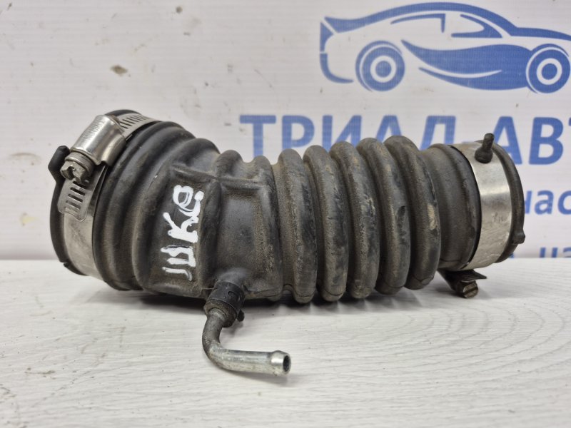 Патрубок воздушного фильтра Nissan Juke 2010-2019 F15 1.6 turbo MR16DDT 165761KK0A Б/У