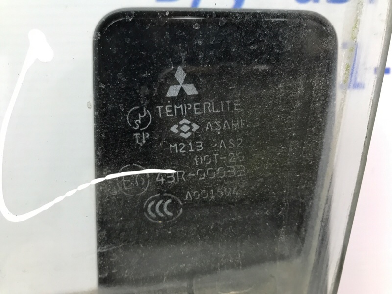 Стекло двери переднее левое Mitsubishi Lancer 9 1.6 бензин 4G18