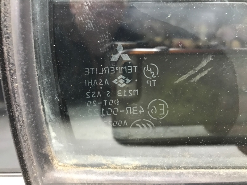 Стекло двери задней правой (форточка) Lancer 2003-2009 9 1.6 бензин 4G18