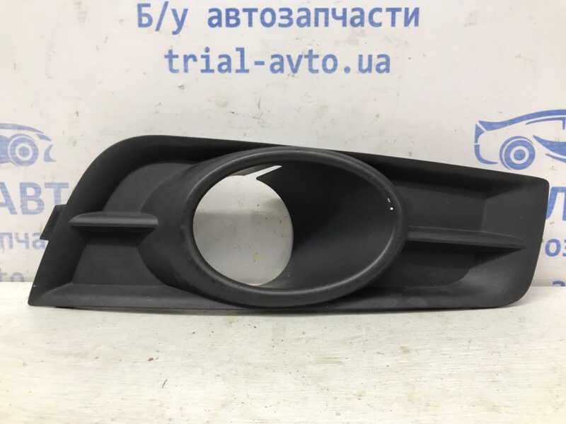 Решетка противотуманки правая Chevrolet Cruze 2009-2016 J300 1.8 F18D4 96981086 Б/У