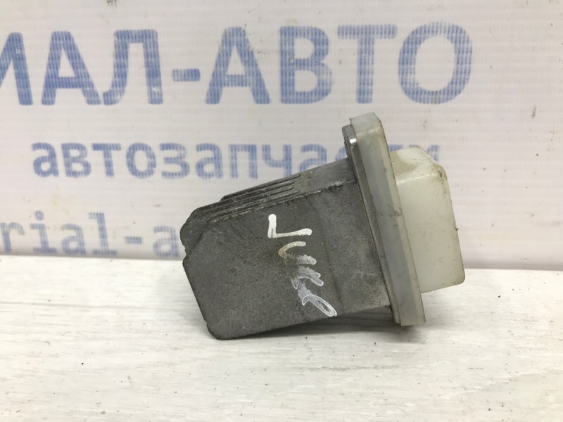 Запчасть резистор печки Nissan Juke 2010-2019 F15 1.6 turbo MR16DDT 2722670T03 Б/У Резистор печки Nissan Juke 2010-2019 F15 1.6 turbo MR16DDT 2722670T03 Б/У