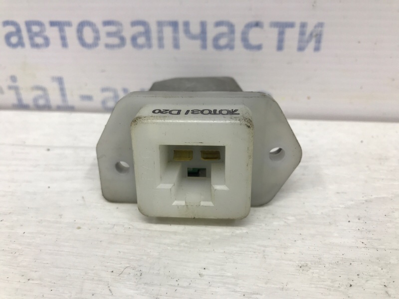 Резистор печки Nissan Juke F15 1.6 turbo MR16DDT Резистор печки Nissan Juke F15 1.6 turbo MR16DDT