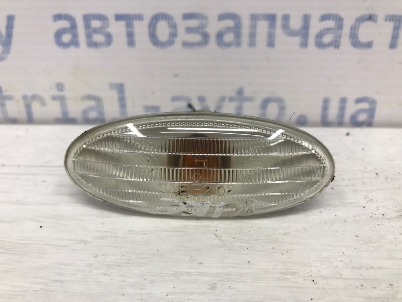 Повторитель поворотника Nissan Juke 2010-2019 F15 1.6 turbo MR16DDT 261608990A Б/У