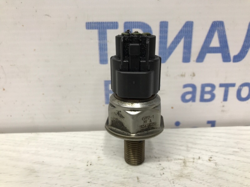 Датчик давления топлива в рейке Nissan Juke 2010-2019 F15 1.6 turbo MR16DDT 166381LA0A Б/У