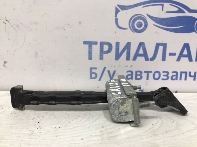 Ограничитель двери передний правый Chevrolet Cruze 2009-2016 J300 1.8 95103842 Б/У