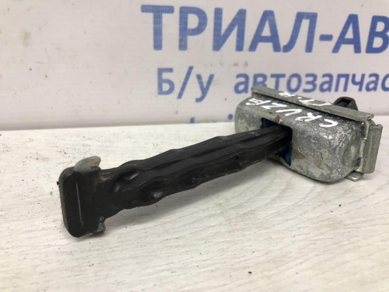 Ограничитель двери передний правый Chevrolet Cruze J300 1.8