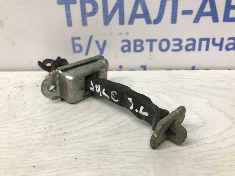 Ограничитель двери задний левый Nissan Juke F15 1.6 turbo MR16DDT