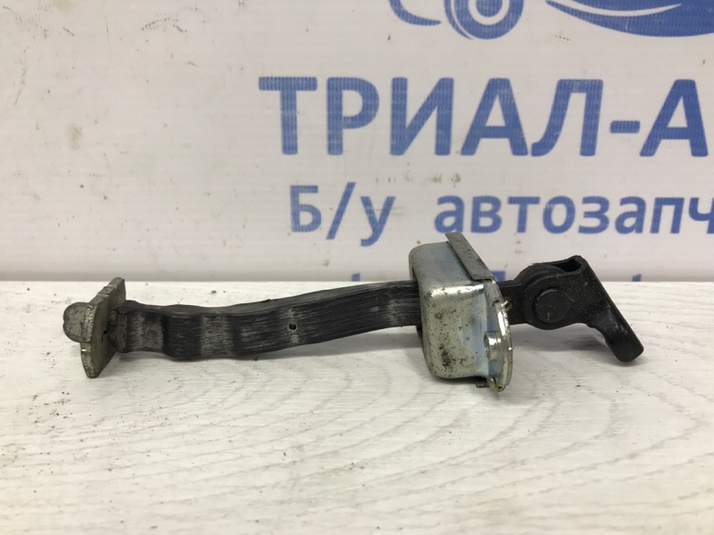 Ограничитель двери задний правый Nissan Juke 2010-2019 F15 1.6 turbo MR16DDT 824301KA0A Б/У