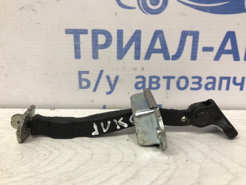 Ограничитель двери передний правый Nissan Juke 2010-2019 F15 1.6 turbo MR16DDT 824301KA0A Б/У