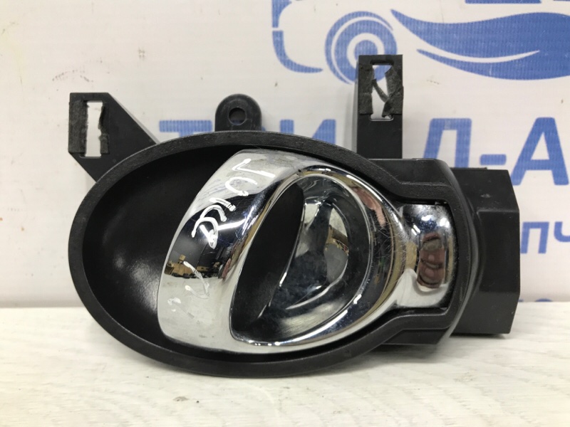 Ручка двери внутренняя левая Nissan Juke 2010-2019 F15 1.6 turbo MR16DDT 806711HA0B Б/У
