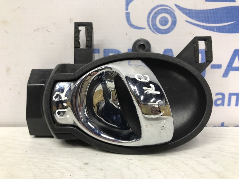 Ручка двери внутренняя правая Nissan Juke 2010-2019 F15 1.6 turbo MR16DDT 806701HA0B Б/У