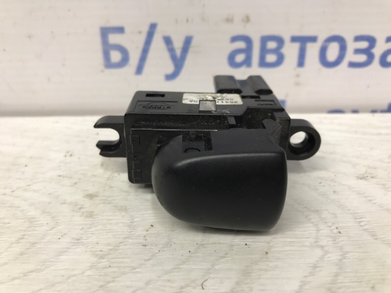 Кнопка стеклоподъемника Juke 2010-2019 F15 1.6 turbo MR16DDT