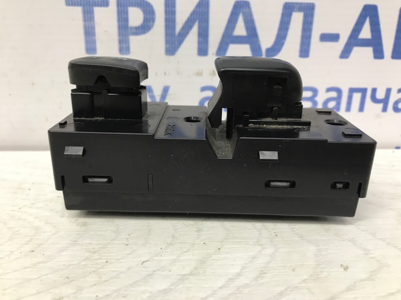 Кнопка стеклоподъемника передняя Juke 2010-2019 F15 1.6 turbo MR16DDT