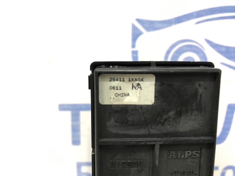 Кнопка стеклоподъемника передняя Juke 2010-2019 F15 1.6 turbo MR16DDT