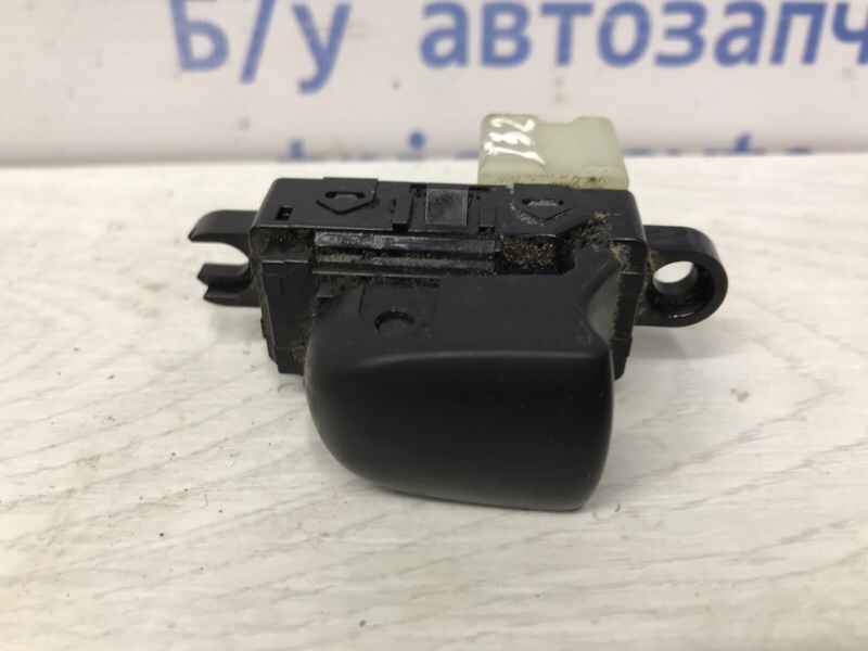 Кнопка стеклоподъемника X-Trail 2014-2021 T32 1.6 diesel R9M