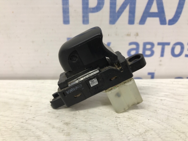 Кнопка стеклоподъемника Nissan X-Trail 2014-2021 T32 1.6 diesel R9M 254114BA0A Б/У