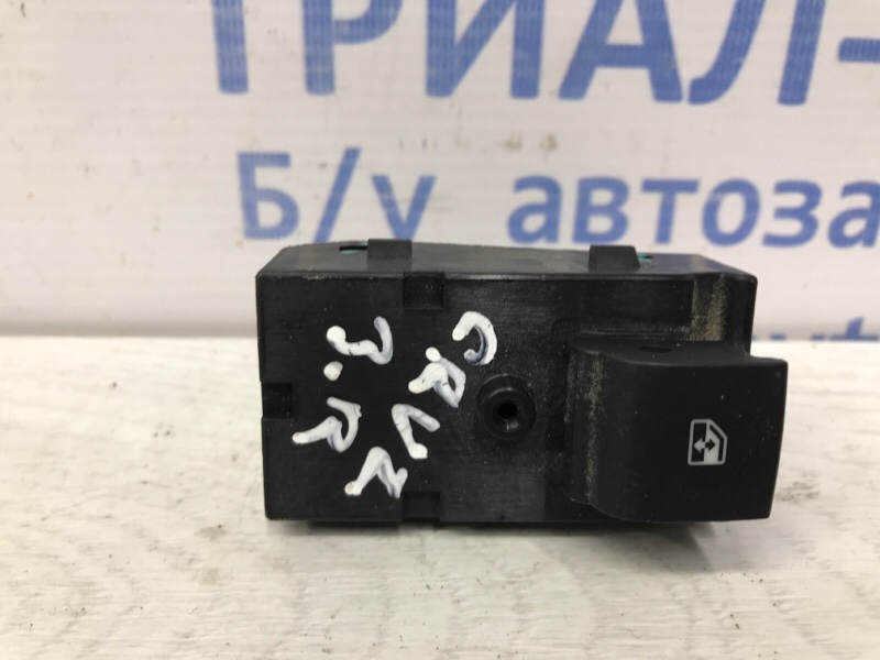 Кнопка стеклоподъемника Chevrolet Cruze 2009-2016 J300 1.8 F18D4 13305368 Б/У
