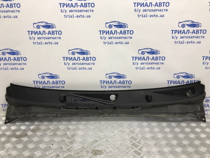Дефлектор дворников Nissan Pathfinder 2004-2014 R51 2.5 Diesel YD25DDTI 66862EB400 Б/У