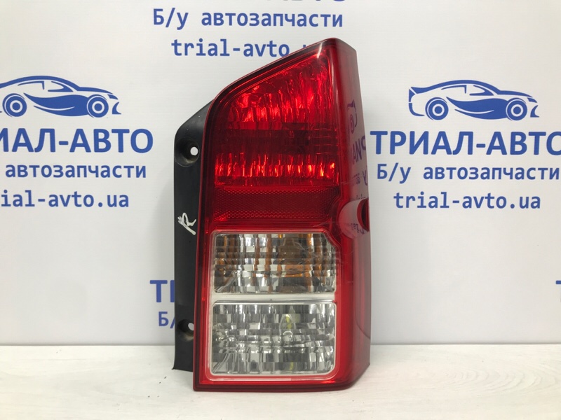 Фонарь задний внешний правый Nissan Pathfinder 2004-2014 R51 2.5 Diesel YD25DDTI 26550EB300 Б/У