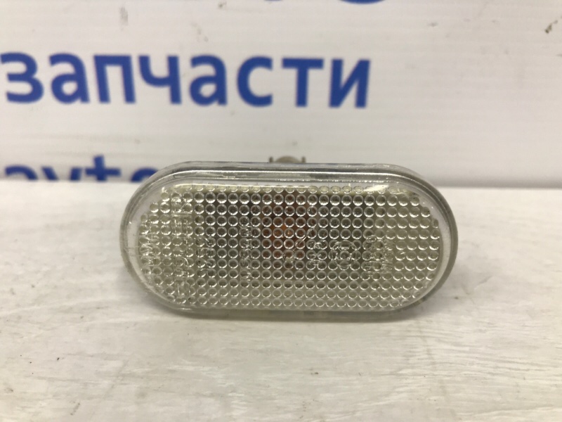 Повторитель поворотника Nissan Pathfinder 2004-2014 R51 2.5 Diesel YD25DDTI 26160AX001 Б/У
