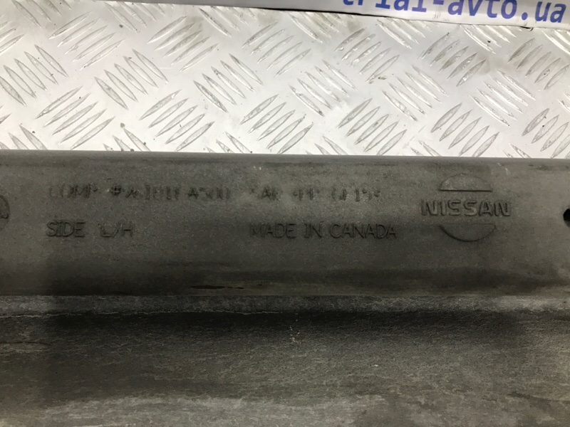 Подножка левая Pathfinder 2004-2014 R51 2.5 Diesel YD25DDTI