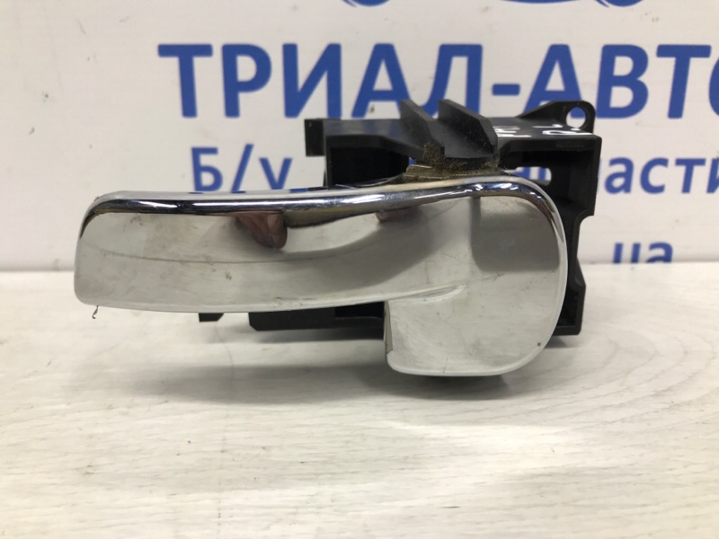 Ручка двери внутренняя левая Nissan Pathfinder 2004-2014 R51 2.5 Diesel YD25DDTI 80671EB32B Б/У