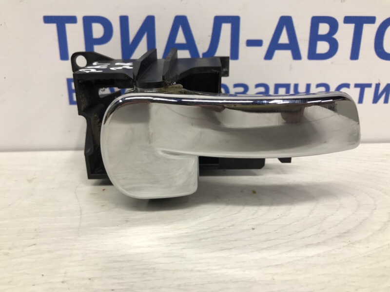 Ручка двери внутренняя правая Nissan Pathfinder 2004-2014 R51 2.5 Diesel YD25DDTI 80670EB32B Б/У