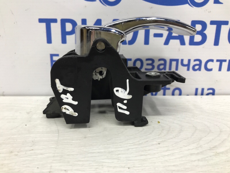 Ручка двери внутренняя правая Pathfinder 2004-2014 R51 2.5 Diesel YD25DDTI