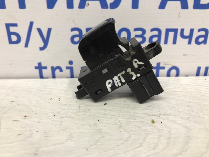 Кнопка стеклоподъемника Nissan Pathfinder 2004-2014 R51 2.5 Diesel YD25DDTI 25411EA003 Б/У