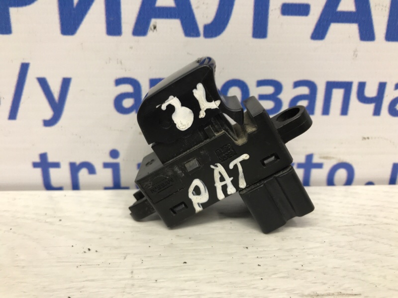 Кнопка стеклоподъемника Nissan Pathfinder 2004-2014 R51 2.5 Diesel YD25DDTI 25411EA003 Б/У