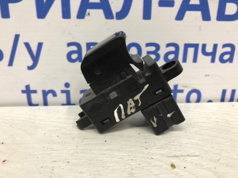 Кнопка стеклоподъемника Nissan Pathfinder 2004-2014 R51 2.5 Diesel YD25DDTI 25411EA003 Б/У