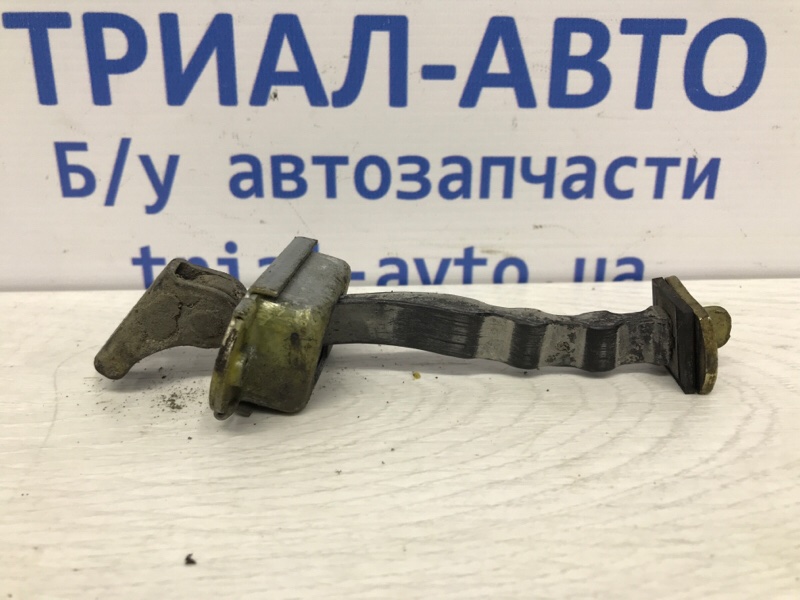 Ограничитель двери задний левый Nissan Pathfinder 2004-2014 R51 2.5 Diesel YD25DDTI 82430EA50A Б/У