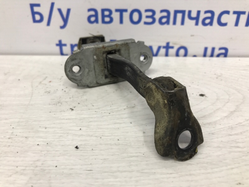 Ограничитель двери передний правый Pathfinder 2004-2014 R51 2.5 Diesel YD25DDTI