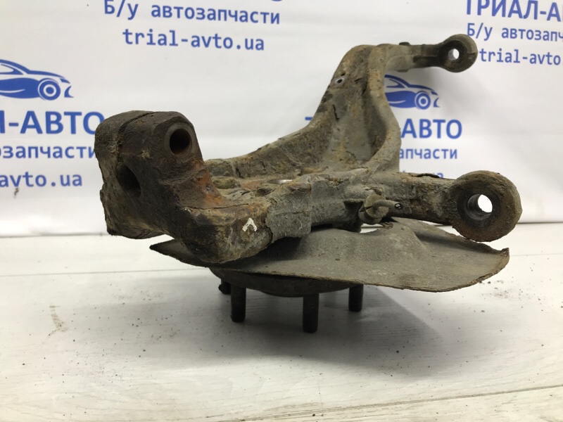 Кулак поворотный левый со ступицей Pathfinder 2004-2014 R51 2.5 Diesel YD25DDTI