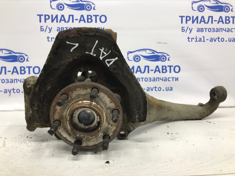 Кулак поворотный левый со ступицей Pathfinder 2004-2014 R51 2.5 Diesel YD25DDTI