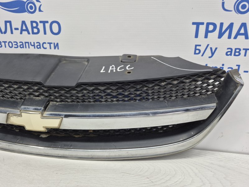 Решетка радиатора Chevrolet Lacetti j200 1.8 бензин F18D3