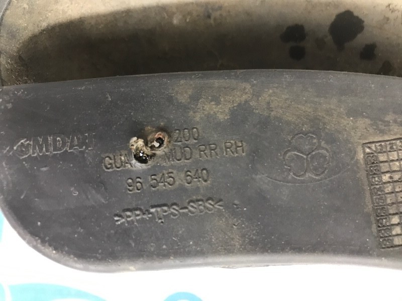 Брызговик задний правый Lacetti 2004-2013 j200 1.8 бензин F18D3