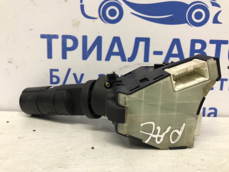 Переключатель подрулевой правый(дворники) Nissan Pathfinder R51 2.5 Diesel YD25DDTI