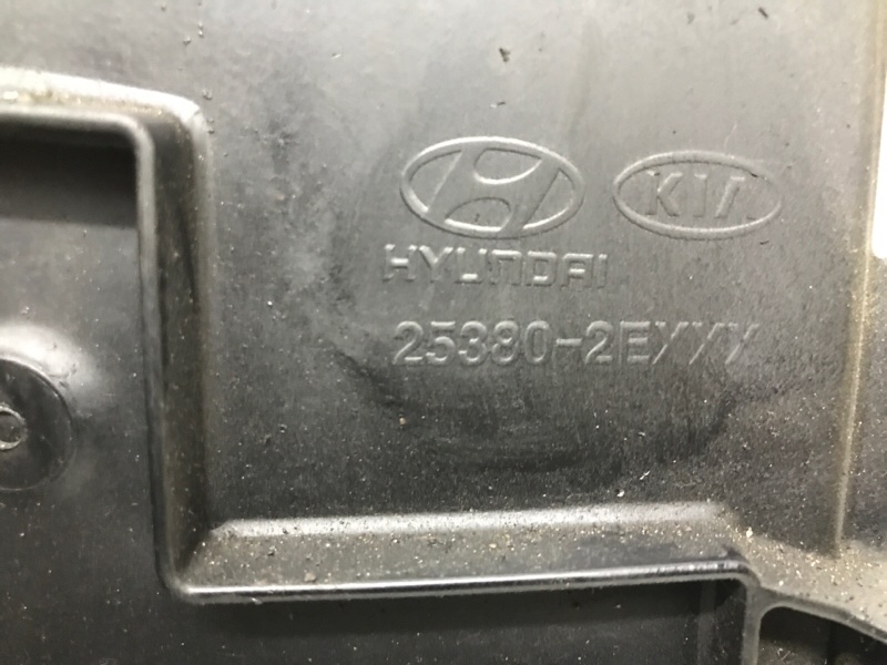 Диффузор с вентилятором радиатора Tucson 2004-2009 JM 2.0 diesel D4EA Диффузор с вентилятором радиатора Tucson 2004-2009 JM 2.0 diesel D4EA