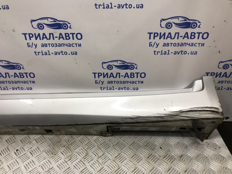 Накладка порога внешняя правая Q50 2013- V37 2.2 diesel OM651