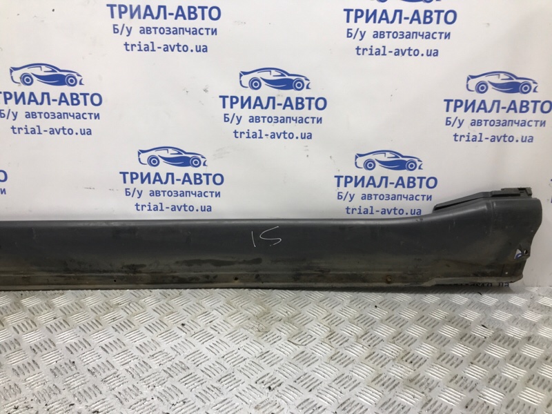 Накладка порога внешняя правая Mitsubishi Pajero Wagon 4 3.2 Дизель 4M41