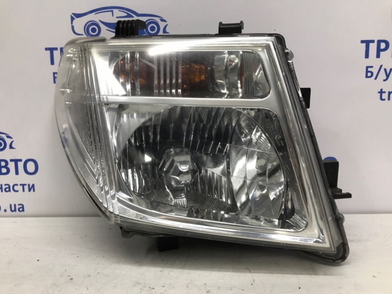 Фара правая Ксенон Nissan Pathfinder 2004-2014 R51 2.5 Diesel YD25DDTI 26010EB380 Б/У