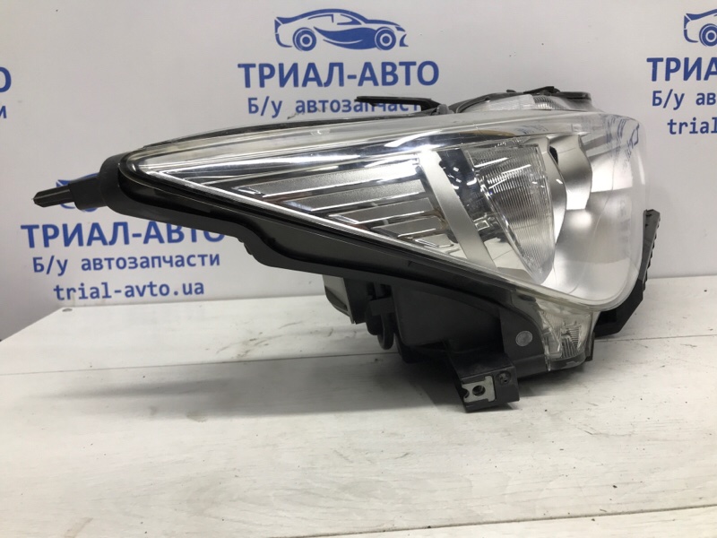 Фара правая галоген Q50 2013- V37 2.2 diesel OM651