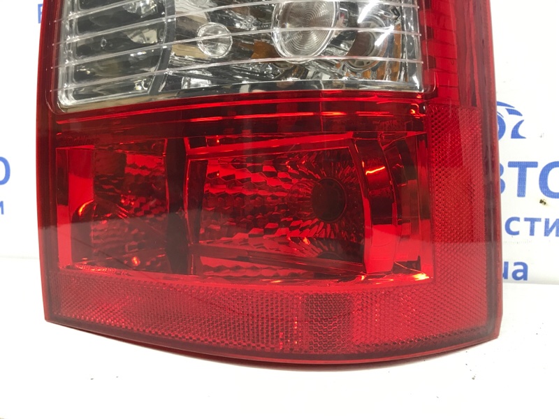 Фонарь задний внешний правый Tucson 2004-2009 JM 2.0 diesel D4EA