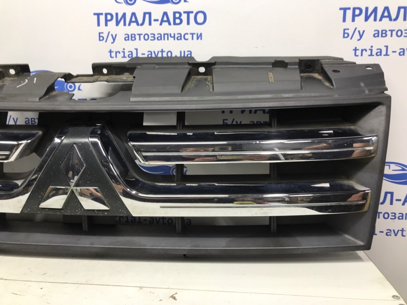 Решетка радиатора Mitsubishi Pajero Wagon 4 3.2 Дизель 4M41