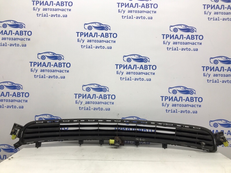 Решетка бампера центральная Q50 2013- V37 2.2 diesel OM651