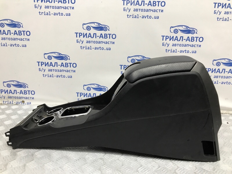 Подлокотник SsangYong Rexton 2006-2012 Y250 2.7 D27DT 7790008B10EAM Б/У