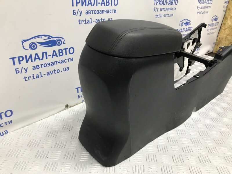 Подлокотник Infiniti Q50 V37 2.2 diesel OM651