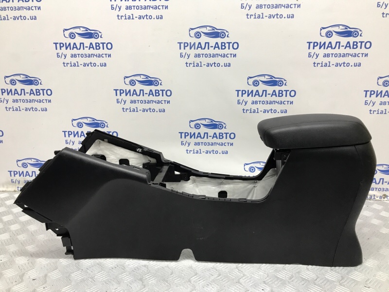 Подлокотник Q50 2013- V37 2.2 diesel OM651